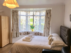 Cosy Inn Self-Contained Studio - Free Parking