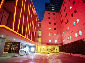 Easy Planet Bangkok Surawong