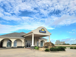 Days Inn by Wyndham Robstown