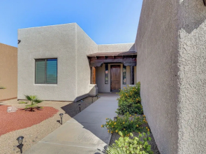 Modern Gem w/ Pool & Mtn Views in Lake Havasu City