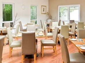 Ramada Woodland Court Hotel