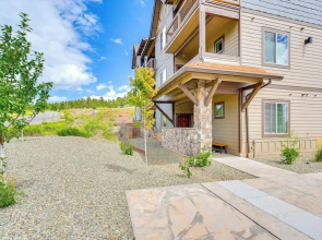 2 Mi to Dtwn & Nau: Flagstaff Condo w/ Patio!