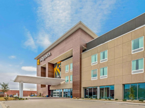 La Quinta Inn & Suites by Wyndham Waco Downtown - Baylor