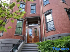 Bright Studio in Gorgeous Brownstone