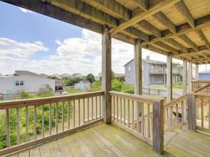 Inviting Atlantic Beach Townhome ~ 1/2 Mi to Ocean