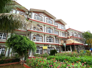 OYO 502 Avocado Orchid Resort