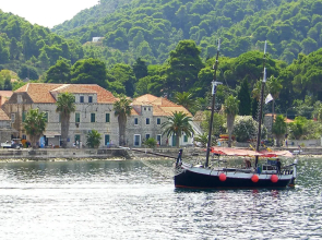 Authentic Unit Overlooking Dubrovnik old Town and Lokrum Island, Private Terrace