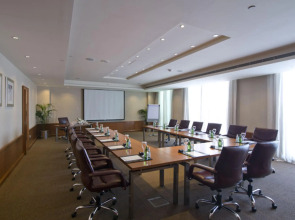 Отель Swissotel Al Murooj Dubai