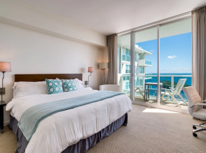 Million Dollar Ocean View Luxury Studio w/ Balcony + FREE PARKING