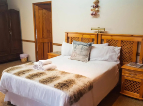 Aark Guest Lodge