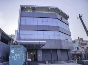 OYO 13637 Crown Residency