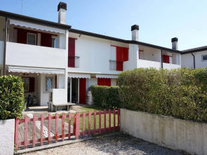 Villa in Front of the Pedestrian Area With Pool
