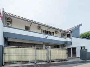 OYO 1460 Anyelir Residence