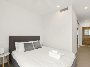 South Brisbane 2 Bedrooms Apartment with Free Parking by KozyGuru