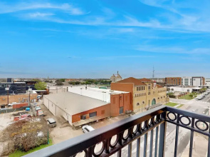 Luxe 1BR Downtown Loft in Historical Building