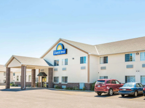 Reston Inn & Suites