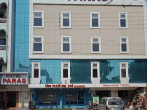 Hotel Paras