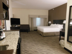 Holiday Inn Express and Suites Washington Meadow L