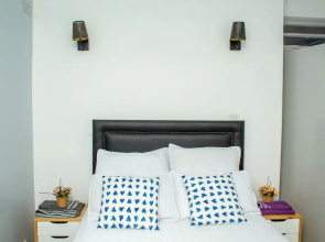 Apartment Sleeps 4, 2 Baths, Free Parking