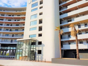 Waters Edge 615 by CTHA