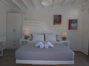 Luxury Villas  by Live&Travel