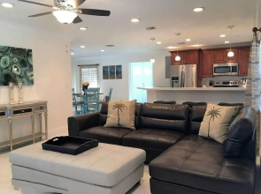 Beautiful Villa, Family Friendly, Access to Dock