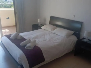 2 Bedroom House Sleeps 6 - Pool, Hot Tub, Garden