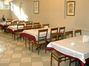 Leons Hotel