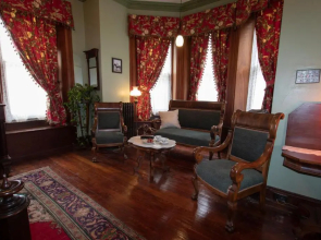 The Gifford-Risley House
