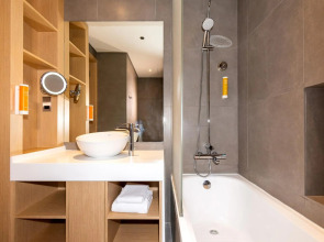 Отель Premier Inn Dubai Dragon Mart