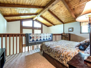 Scenic Vista 4 Bedroom Home with Hot Tub