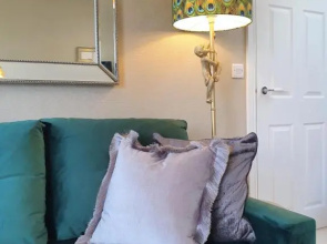 The Loughborough - Elegant, glamourous boutique 1 bed, central Truro
