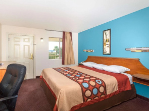 Super 8 by Wyndham Eloy