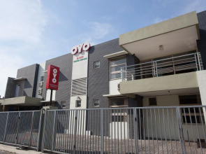 OYO 143 Dukuh Kupang Residence