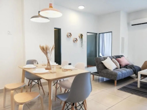 Subang City Residence, Spacious Home with Balcony, Walking Distance to Summit, 5min to Sunway