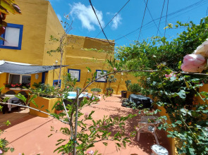 Casa Maestro Lelo – Acogedora Casa Rural Canaria Con Patios Y Jardines De Flores