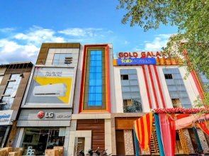 Fabhotel Gold Galaxy
