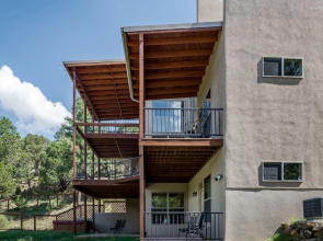 Adobe Mountain Views - Four Bedroom Cabin with Hot Tub