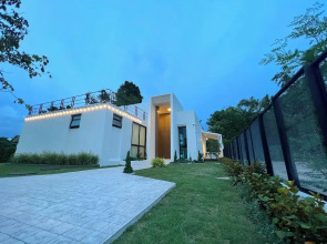 168 Garden Pool Villa