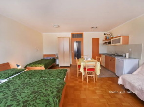 Flora - Studio Apartment