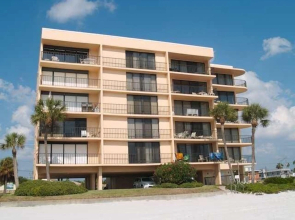 Trillium 4C Beach Front With Private Balcony/updated/pool!