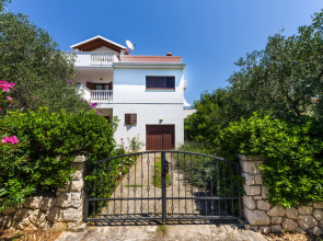 Apartment Pupa - nice family apartments: A2 Mihael Petrcane, Zadar riviera