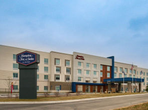 Hampton Inn & Suites Adrian