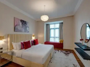 Durrani Homes - Unique Garden Apt at Souk Al Bahar besides Dubai Mall & Burjkhalifa with private jaccuzi