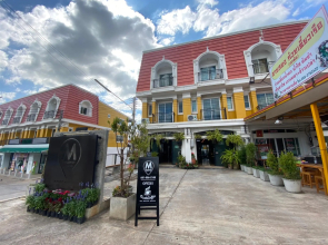 M Hostel and Cafe