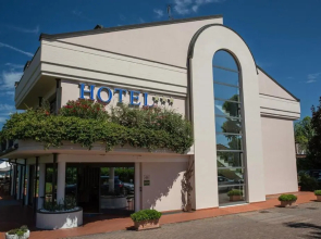 Yachting Hotel Mistral