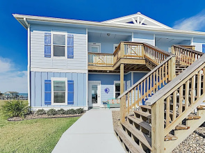 New Listing! Waterfront Copano Bay W/ Pool 2 Bedroom Condo