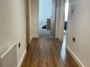 Luxury 2-Bed Apt with free parking on premises