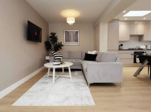 Modern 5BR Home new