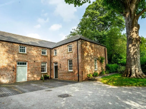 Middlethorpe Manor - No 5 Lazy Days and Explore